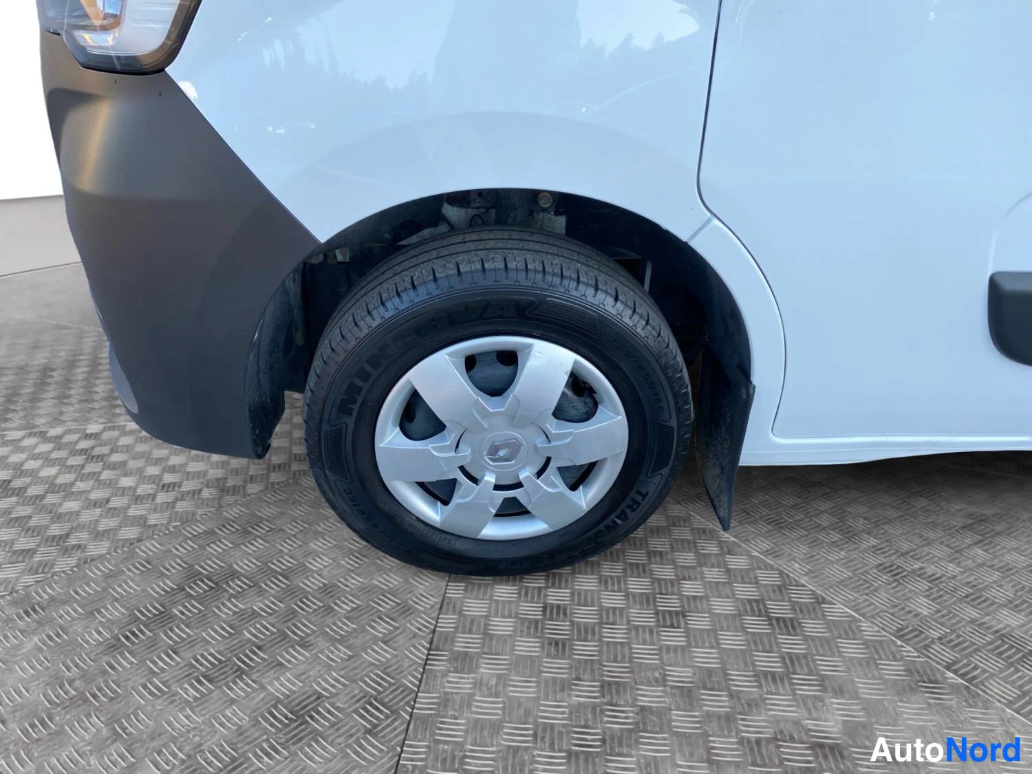 Valkoinen Renault Master 2023, etuviisto, keula vasemmalle, kuva 2