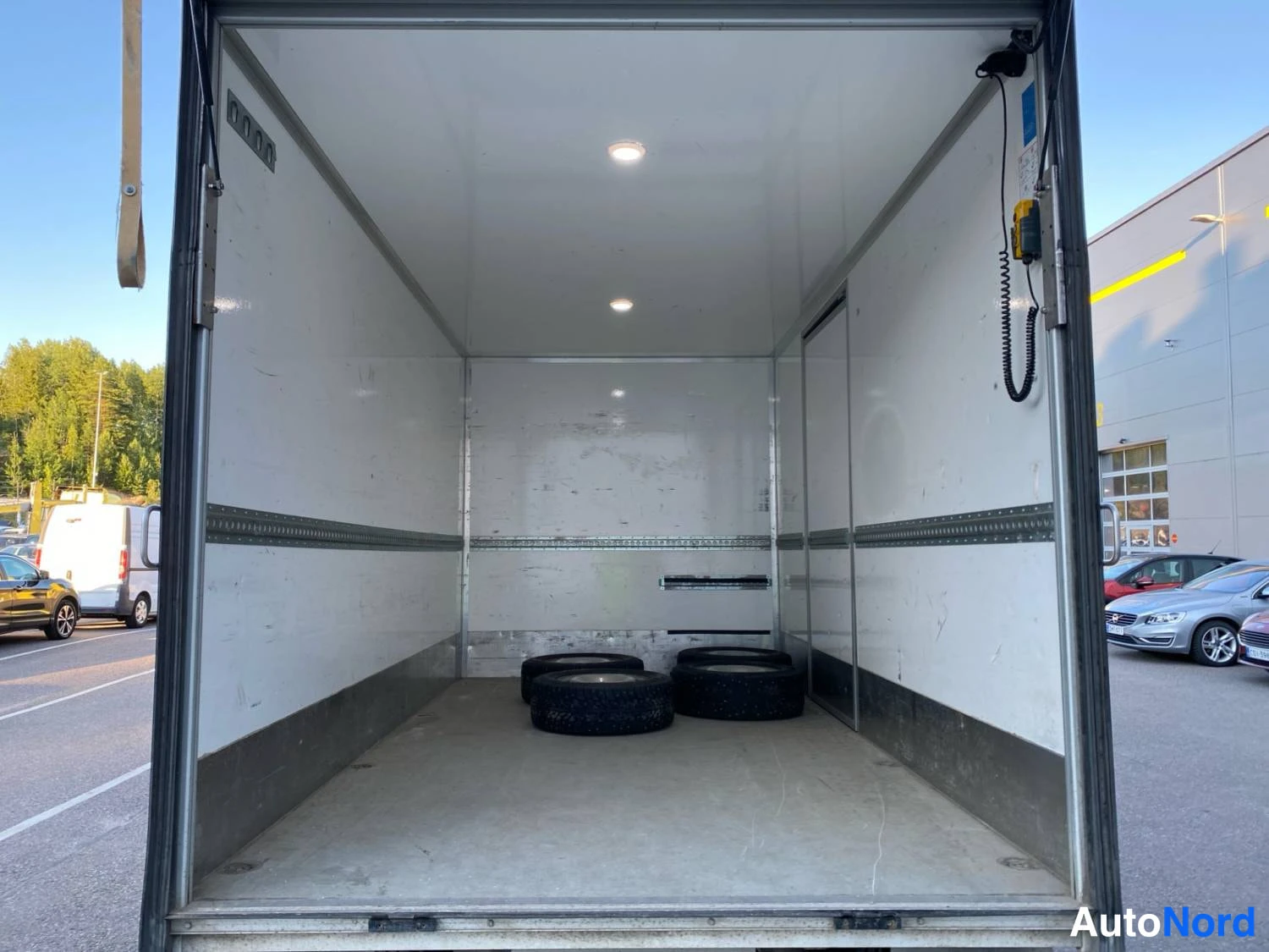 Valkoinen Renault Master 2023, takaa, kuva 10