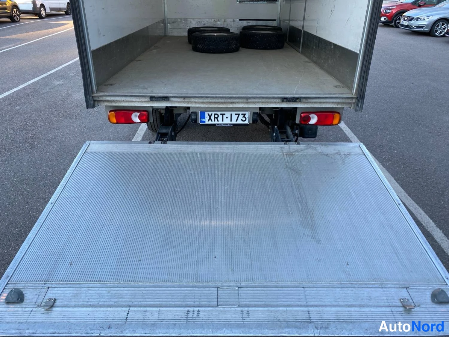 Valkoinen Renault Master 2023, takaa, kuva 11