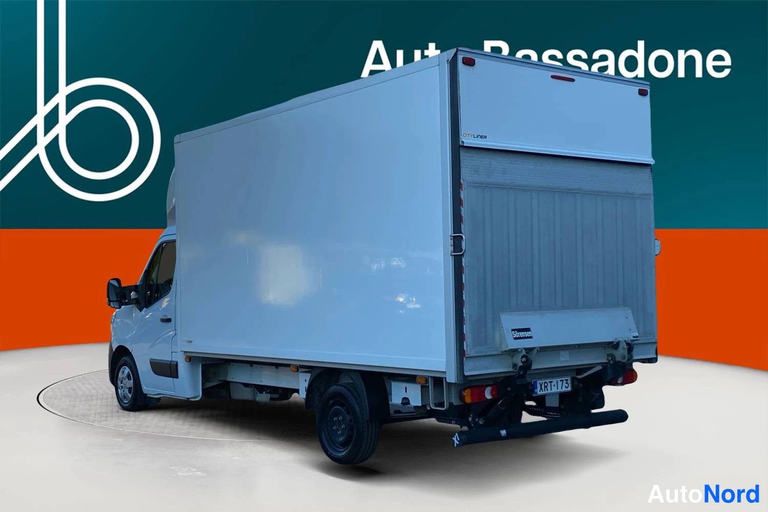 Valkoinen Renault Master 2023, takaviisto, kuva 7