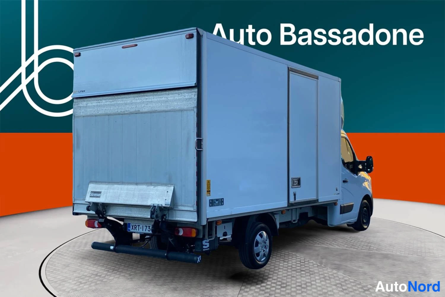 Valkoinen Renault Master 2023, takaviisto, kuva 8
