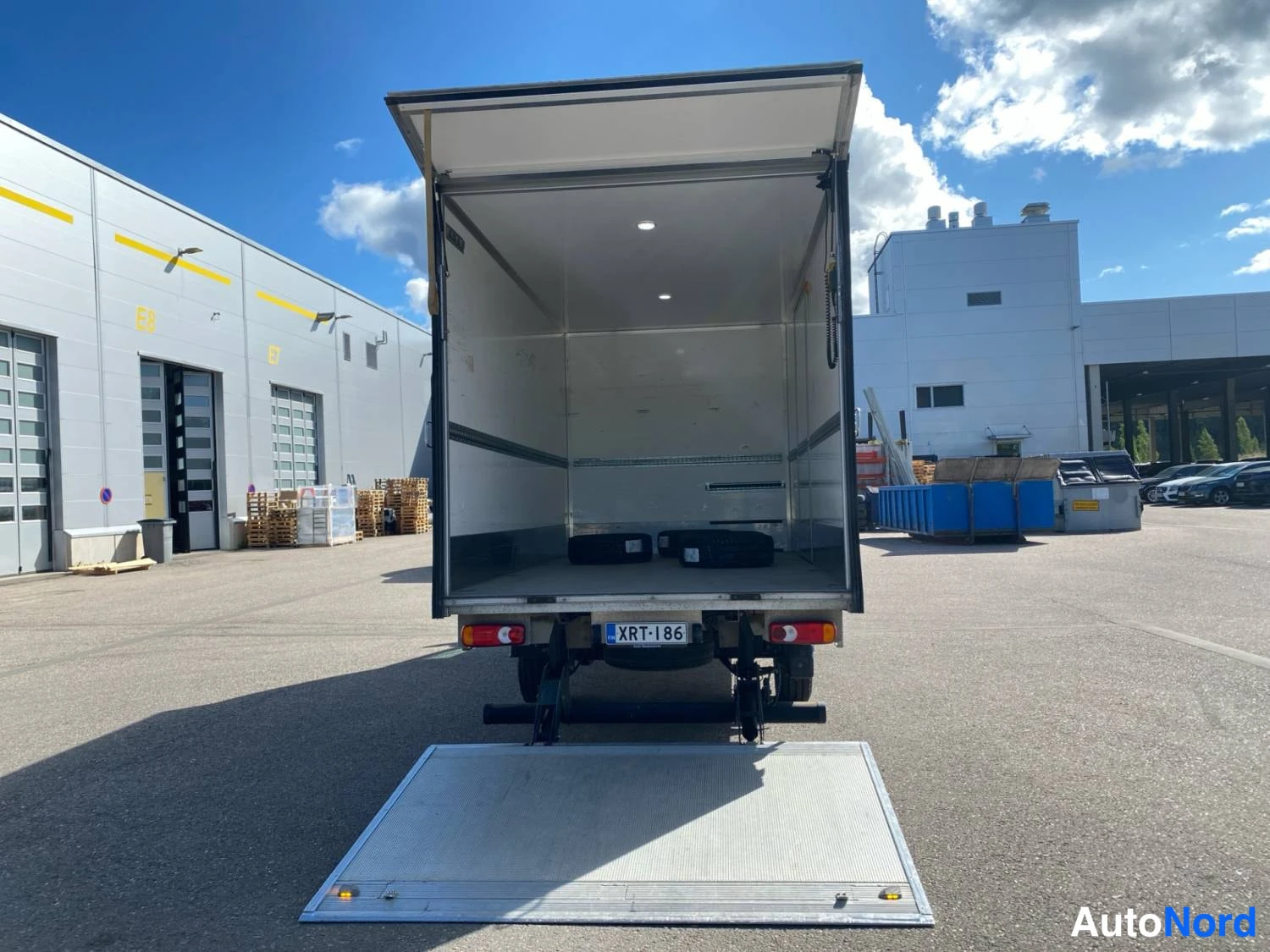 Valkoinen Renault Master 2023, takaa, kuva 6