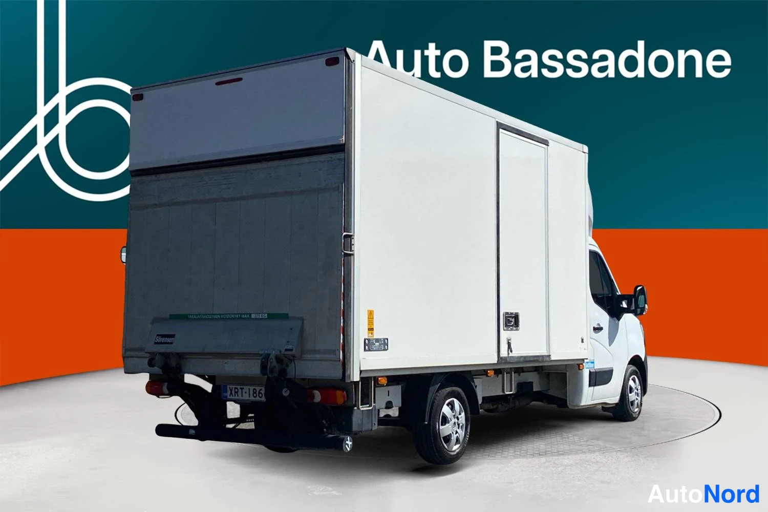 Valkoinen Renault Master 2023, takaviisto, kuva 5