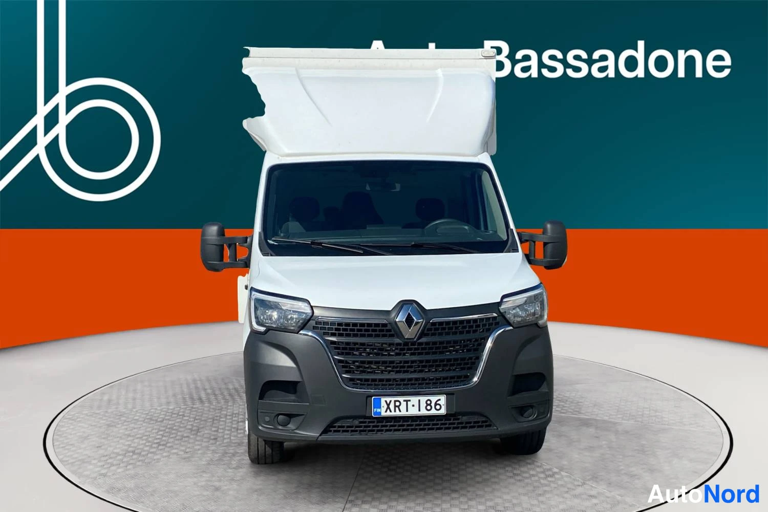 Valkoinen Renault Master 2023, edestä, kuva 3