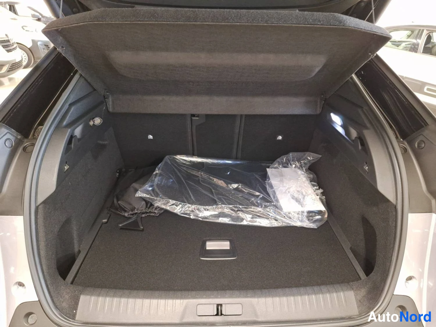 Hopea Peugeot 3008 2026, kuva 16