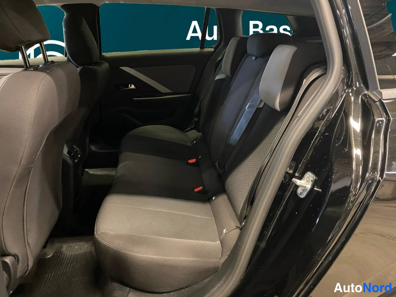 Musta Opel Astra Sports Tourer 2024, kuva 14