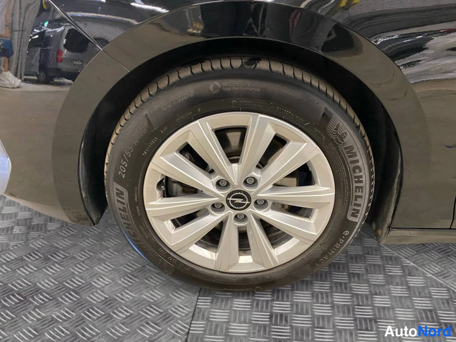 Musta Opel Astra Sports Tourer 2024, kuva 15
