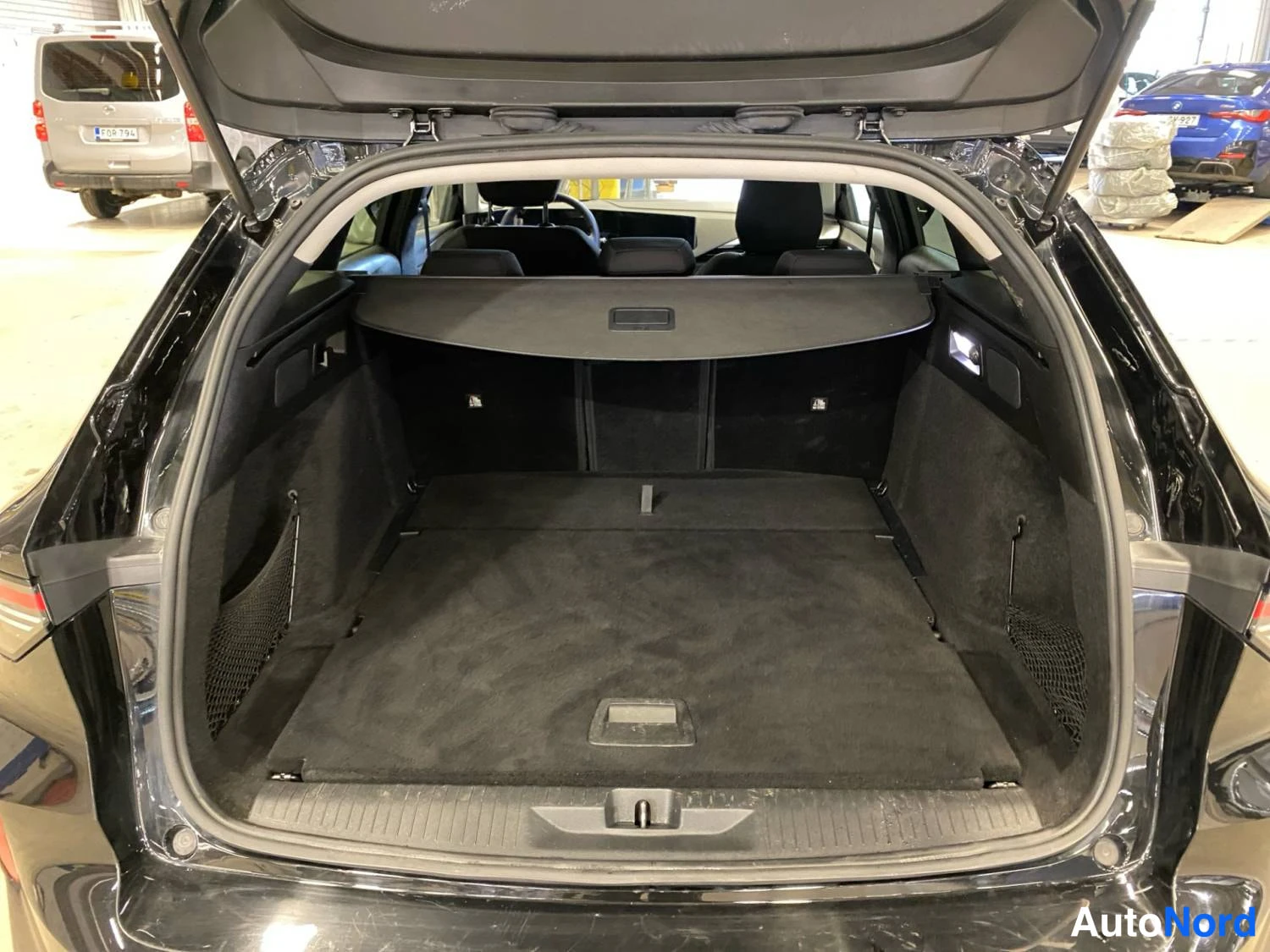 Musta Opel Astra Sports Tourer 2024, kuva 17