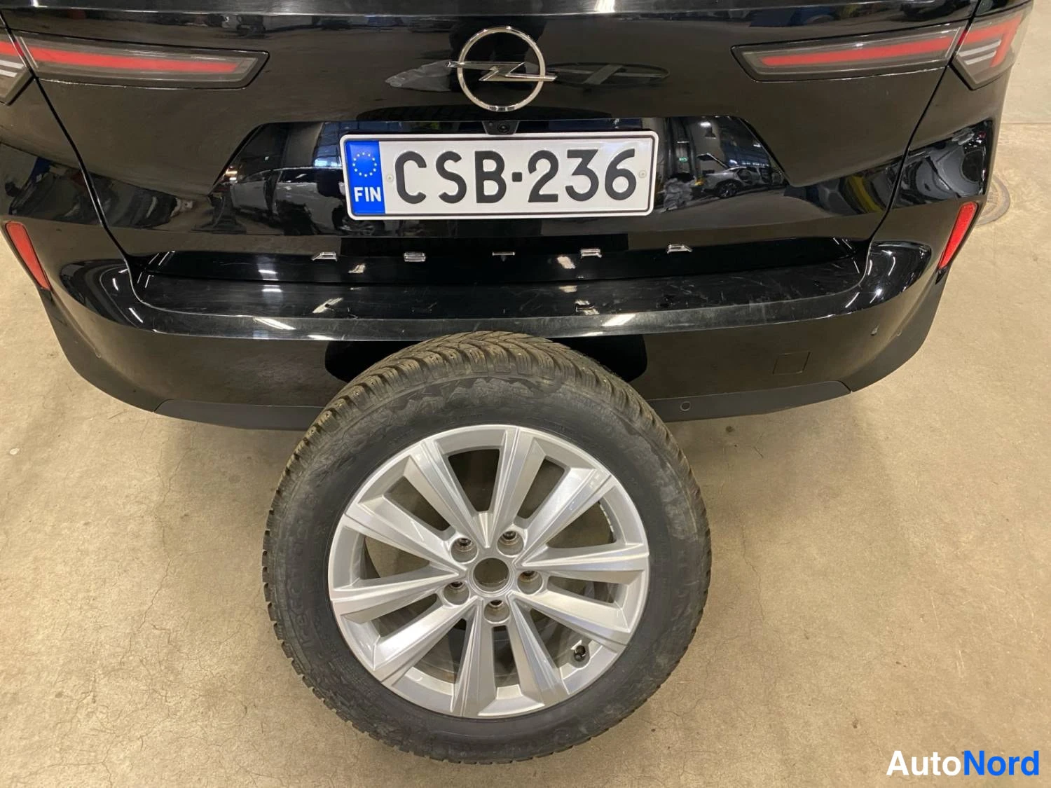 Musta Opel Astra Sports Tourer 2024, takaa, kuva 9