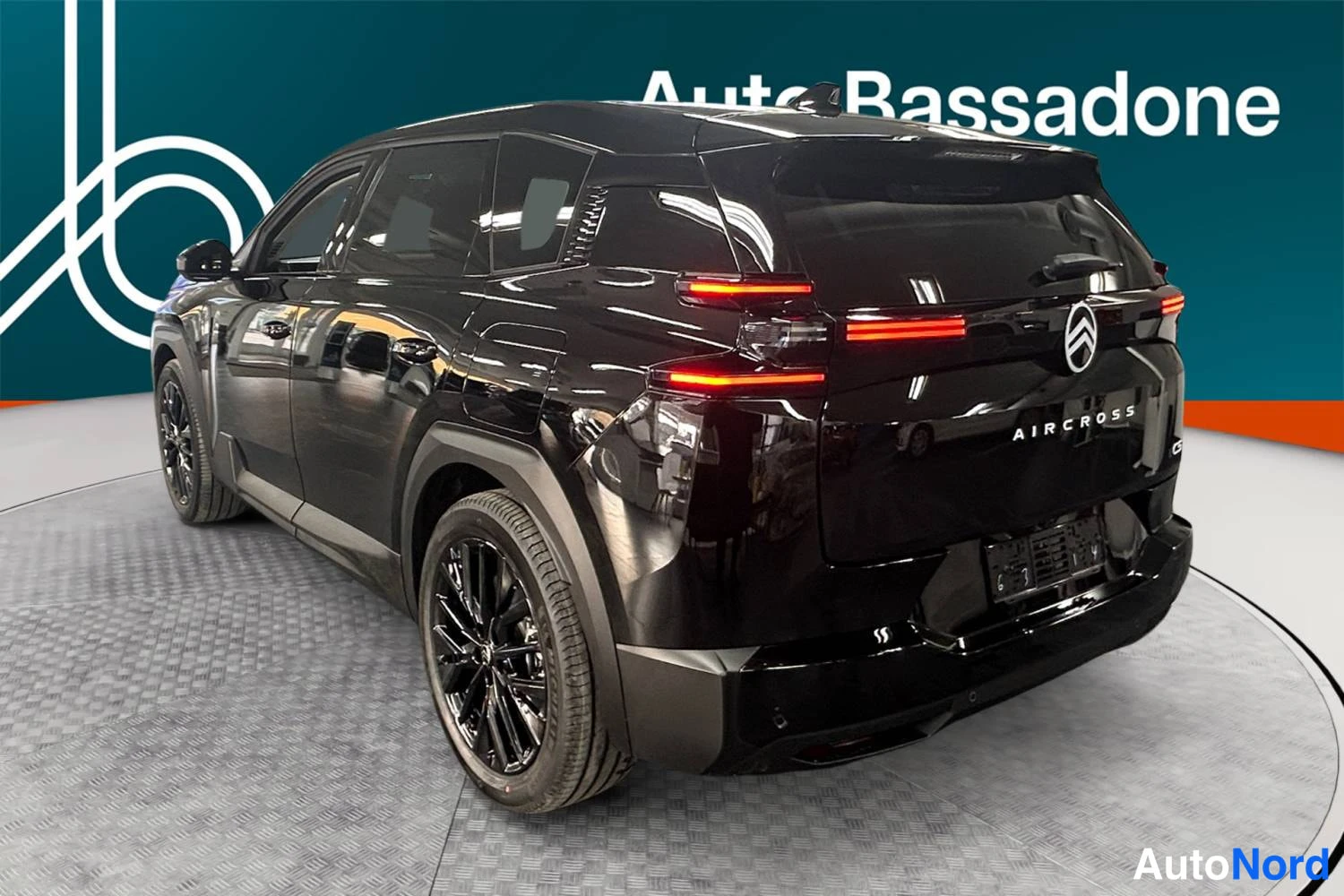 Musta Citroen c5 aircross 2026, takaviisto, kuva 7