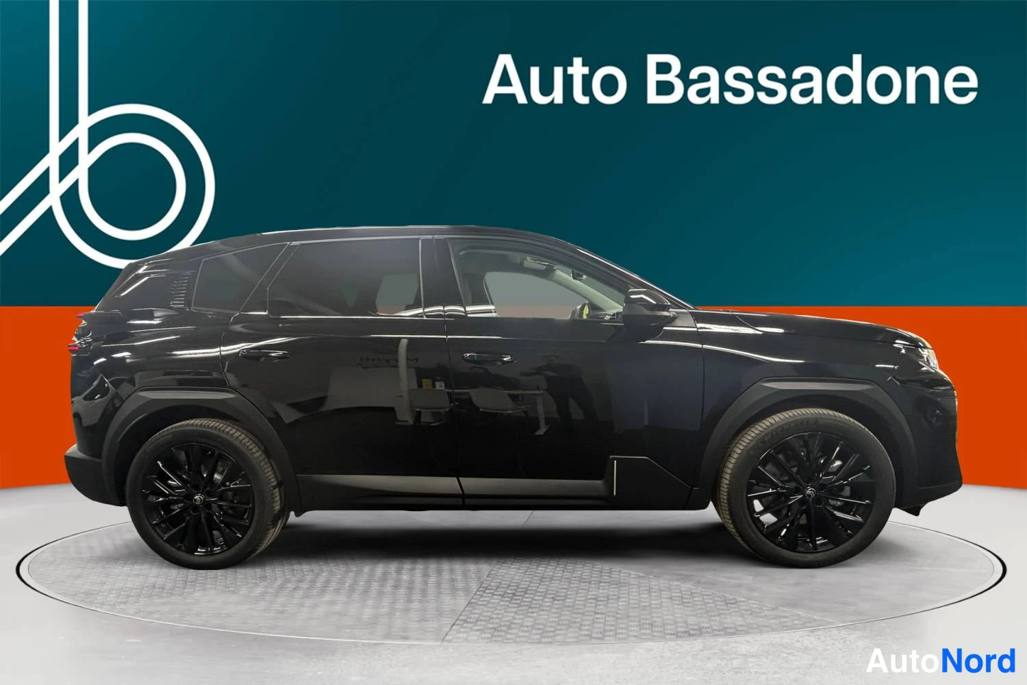 Musta Citroen c5 aircross 2026, sivulta, kuva 5