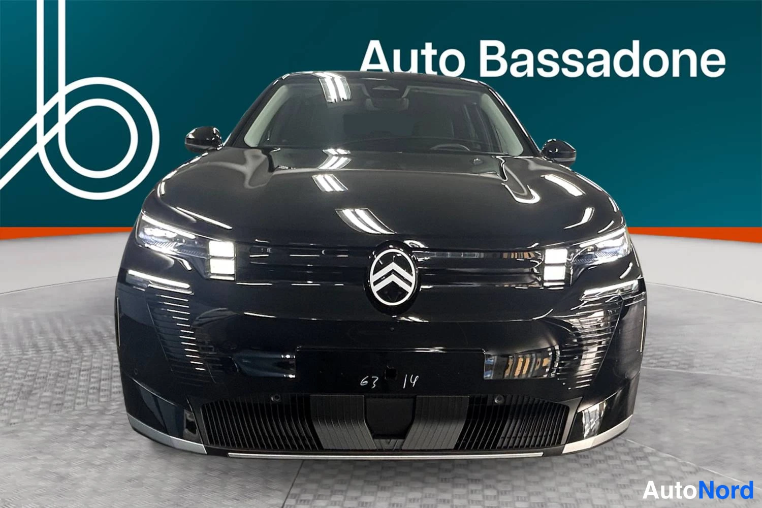 Musta Citroen c5 aircross 2026, edestä, kuva 3