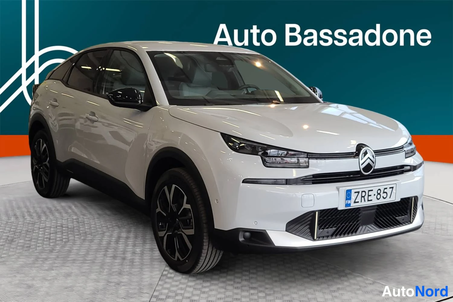Valkoinen Citroen C4 2026, etuviisto, keula oikealle, kuva 2