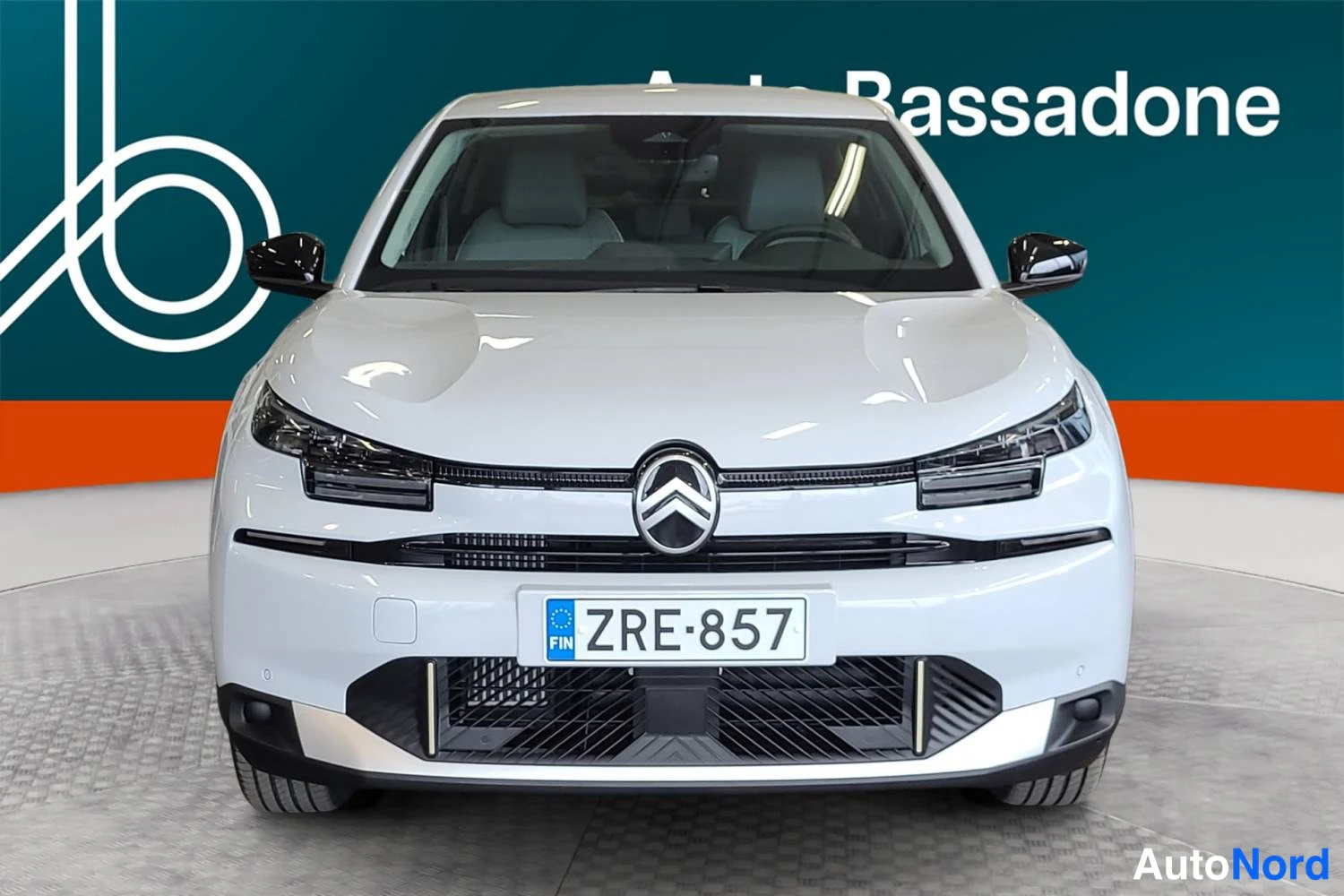 Valkoinen Citroen C4 2026, edestä, kuva 3