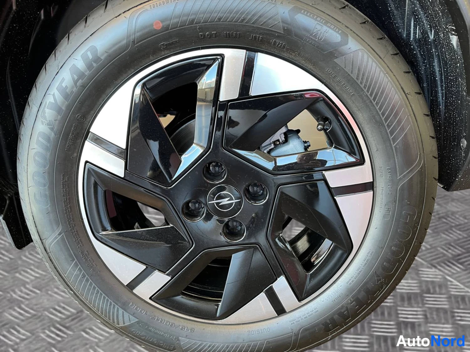 Röd Opel Frontera 2026, bild 14