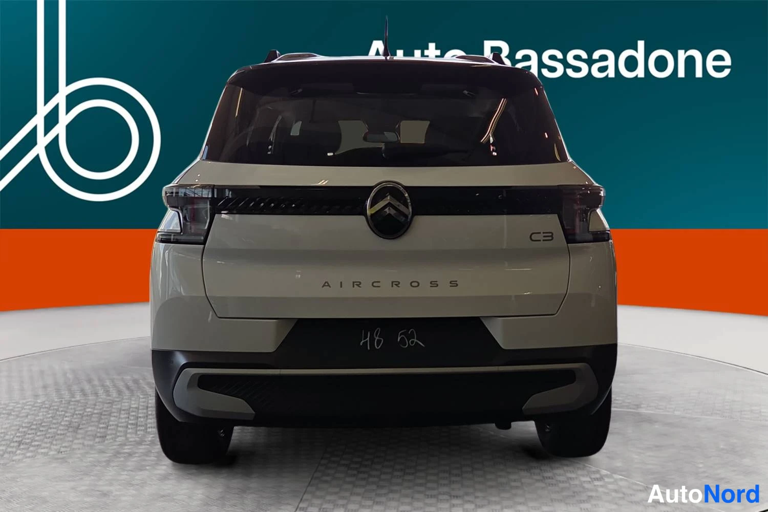 Valkoinen Citroen C3 aircross 2026, takaa, kuva 10