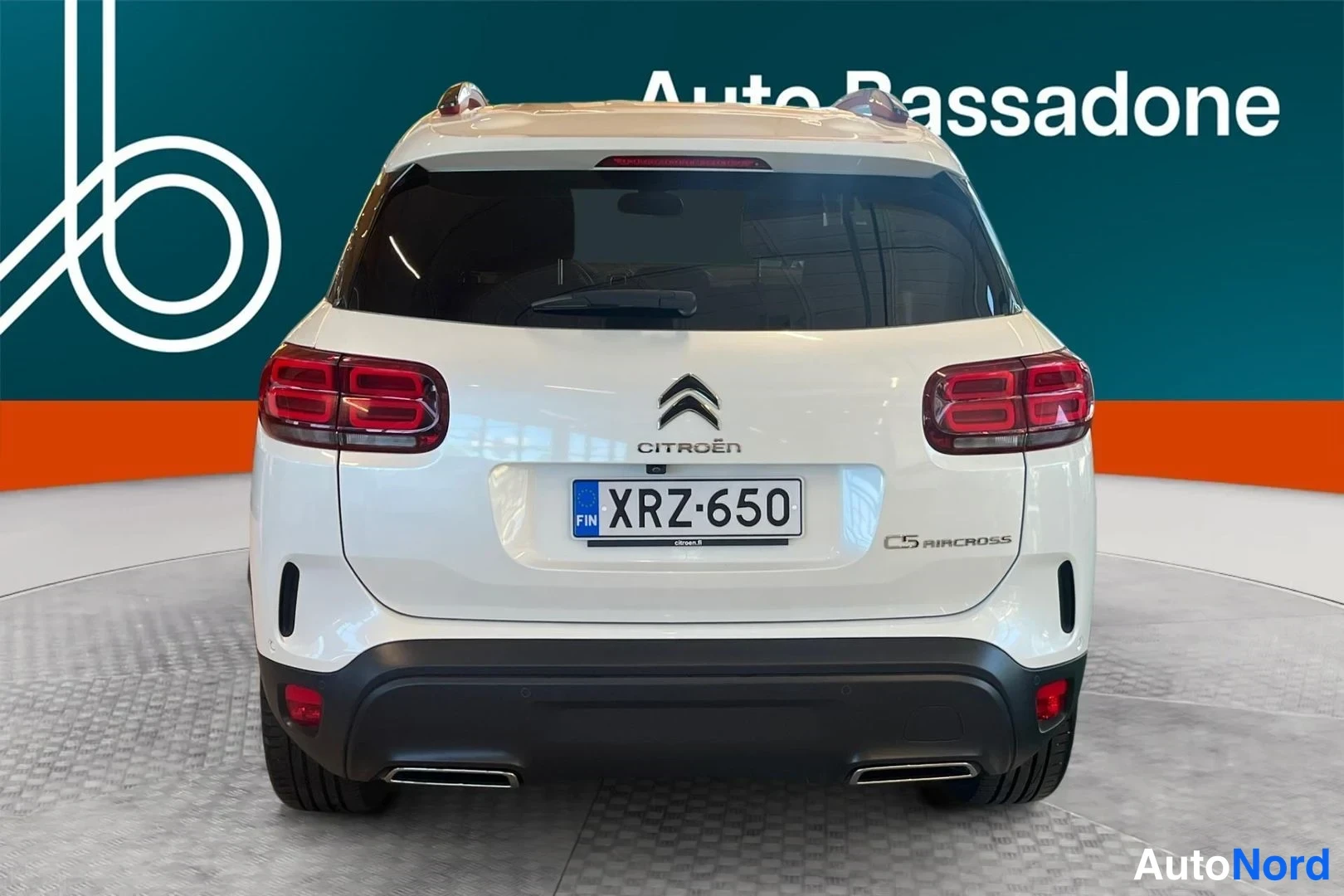 Valkoinen Citroen C5 aircross 2021, takaa, kuva 8