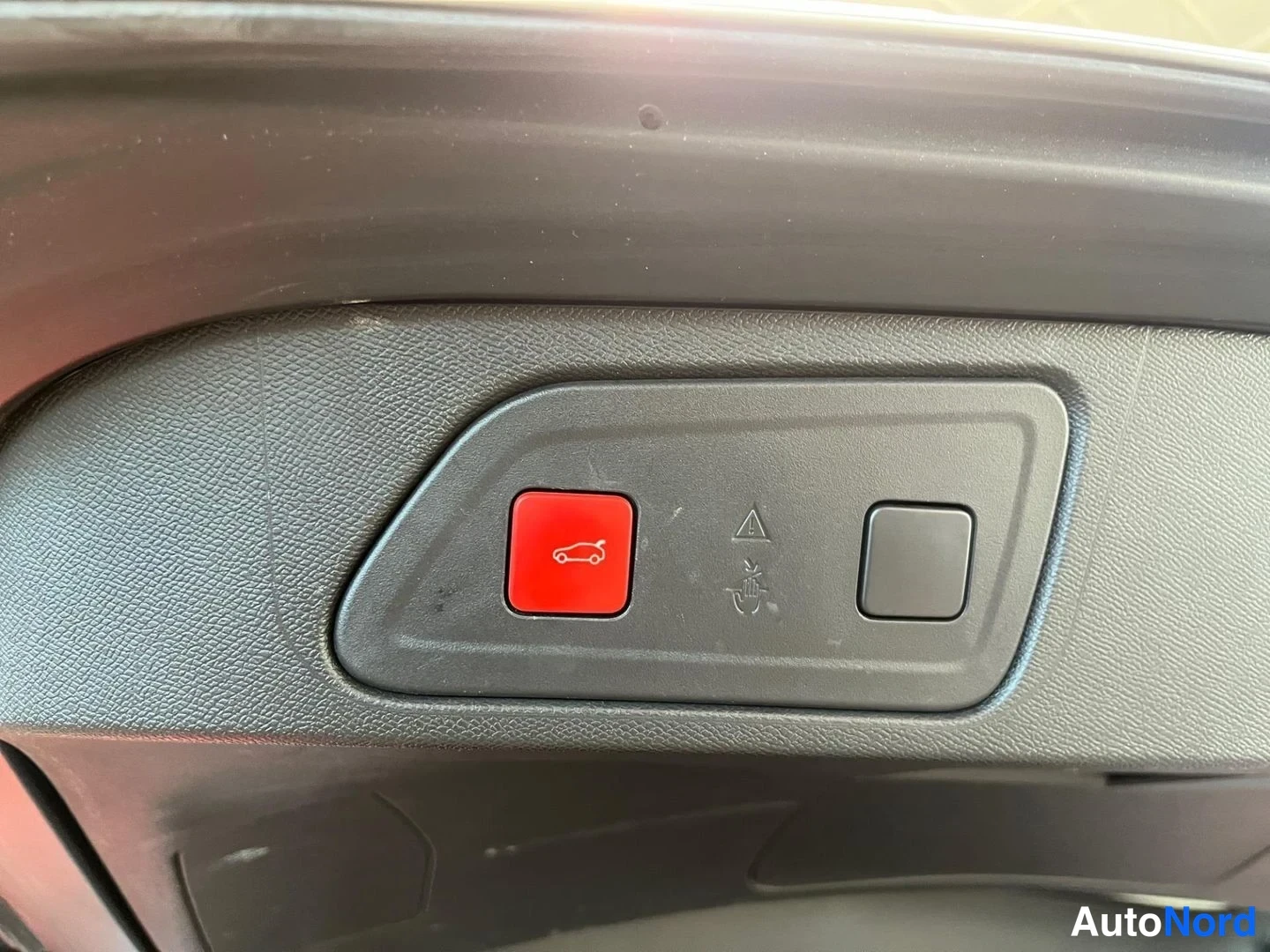 Valkoinen Citroen C5 aircross 2021, yksityiskohta, kuva 17