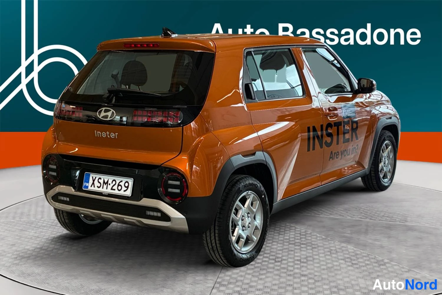 Oranssi Hyundai Inster 2025, takaviisto, kuva 10
