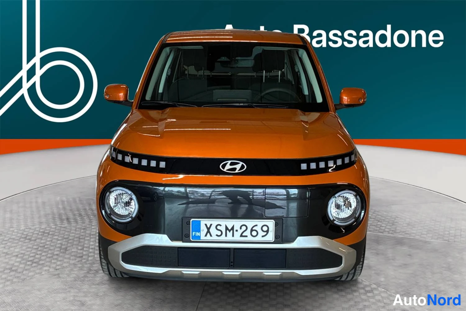 Oranssi Hyundai Inster 2025, edestä, kuva 3