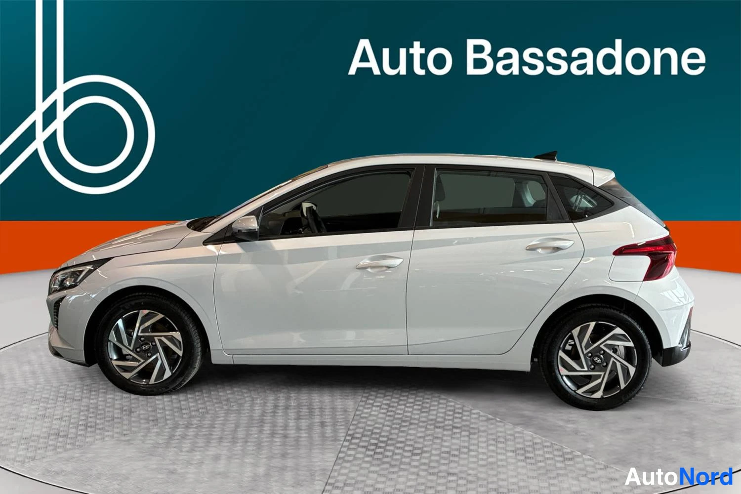 Beige Hyundai I20 2026, takaviisto, kuva 5