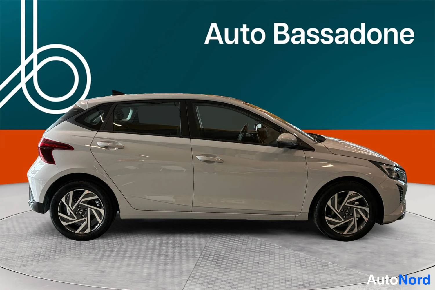 Beige Hyundai I20 2026, sivulta, kuva 4