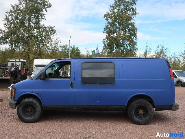 Sininen Chevrolet Chevy Van 1998, sivulta, kuva 7