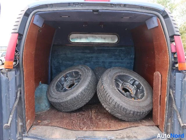 Sininen Chevrolet Chevy Van 1998, kuva 33