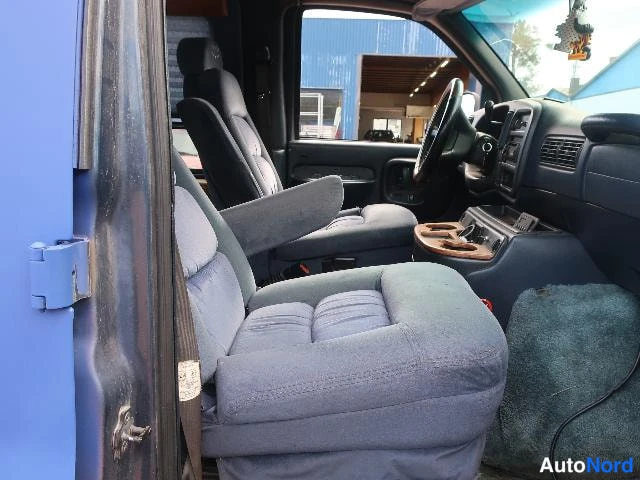 Sininen Chevrolet Chevy Van 1998, etuistuimet, kuva 19