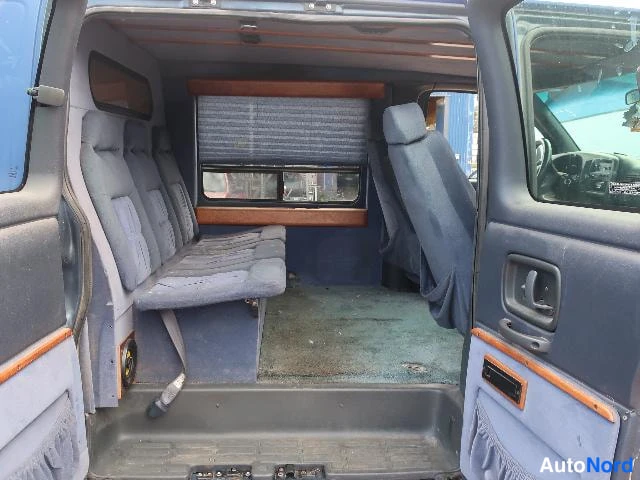 Sininen Chevrolet Chevy Van 1998, takaistuimet, kuva 20