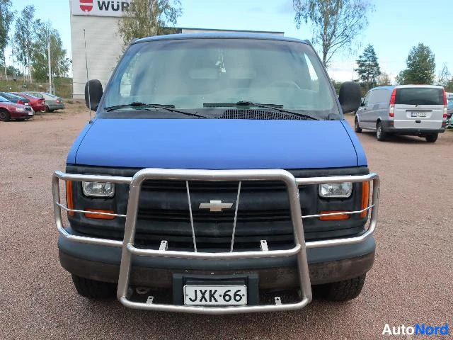 Sininen Chevrolet Chevy Van 1998, edestä, kuva 6