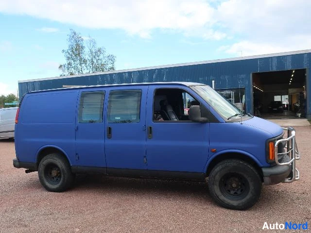 Sininen Chevrolet Chevy Van 1998, etuviisto, keula oikealle, kuva 5