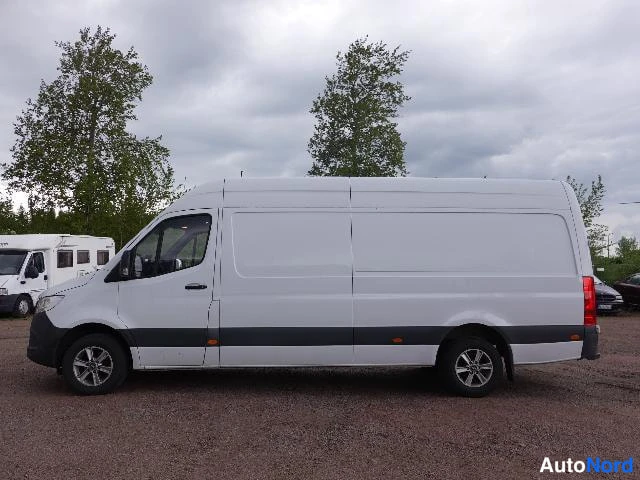 Valkoinen Mercedes-Benz Sprinter 2020, takaviisto, kuva 9