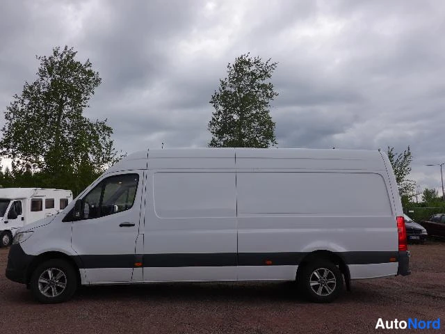 Valkoinen Mercedes-Benz Sprinter 2020, takaviisto, kuva 10