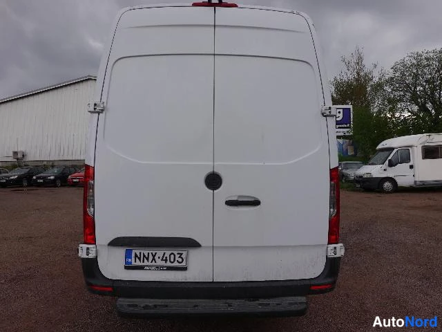 Valkoinen Mercedes-Benz Sprinter 2020, takaa, kuva 16