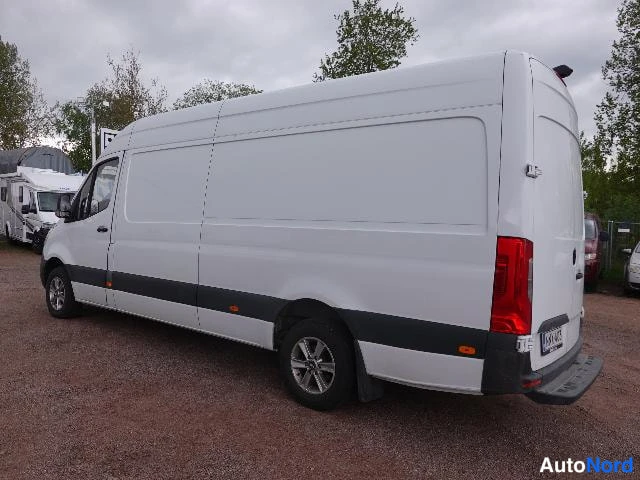 Valkoinen Mercedes-Benz Sprinter 2020, takaviisto, kuva 15