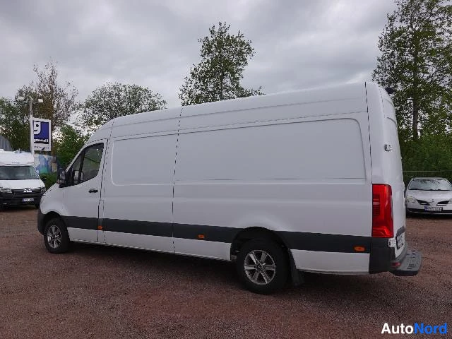 Valkoinen Mercedes-Benz Sprinter 2020, sivulta, kuva 8