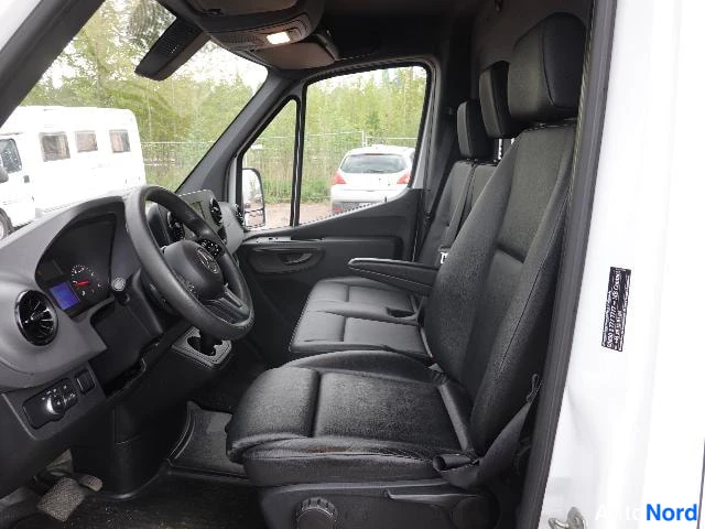Valkoinen Mercedes-Benz Sprinter 2020, kuva 20