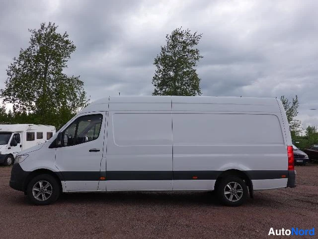 Valkoinen Mercedes-Benz Sprinter 2020, takaviisto, kuva 11