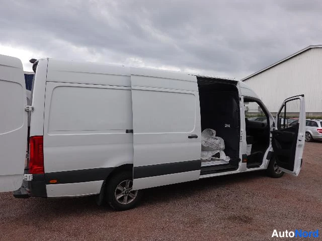 Valkoinen Mercedes-Benz Sprinter 2020, takaviisto, kuva 13