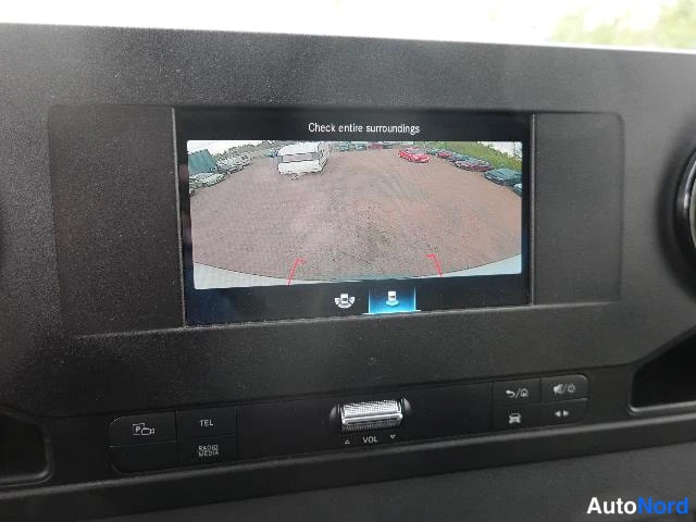 Valkoinen Mercedes-Benz Sprinter 2020, yksityiskohta, kuva 30