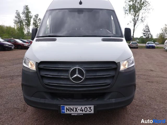 Valkoinen Mercedes-Benz Sprinter 2020, edestä, kuva 6