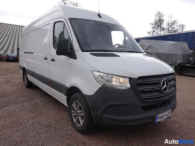 Valkoinen Mercedes-Benz Sprinter 2020, etuviisto, keula oikealle, kuva 4