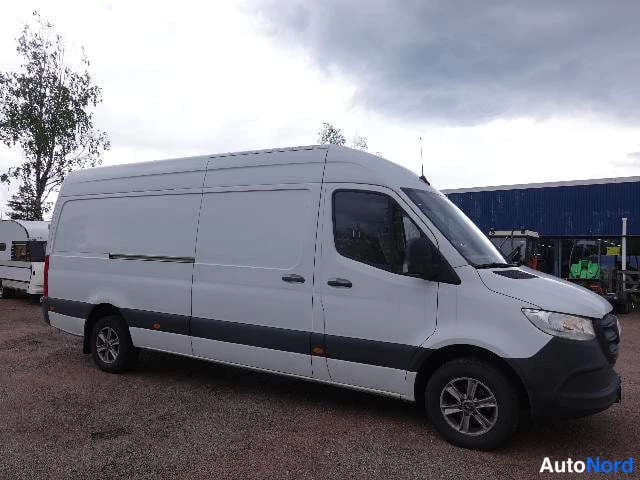 Valkoinen Mercedes-Benz Sprinter 2020, etuviisto, keula oikealle, kuva 5