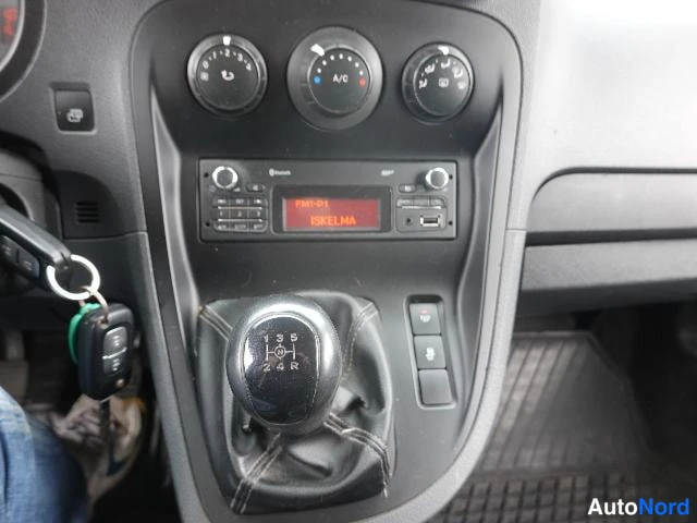 Valkoinen Mercedes-Benz Citan 2014, yksityiskohta, kuva 24