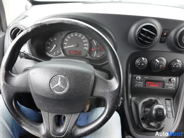 Valkoinen Mercedes-Benz Citan 2014, ohjaamo, kuva 19