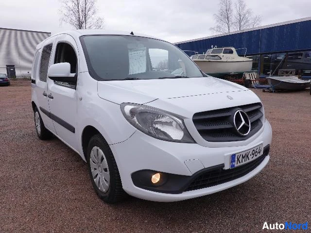Valkoinen Mercedes-Benz Citan 2014, etuviisto, keula oikealle, kuva 7