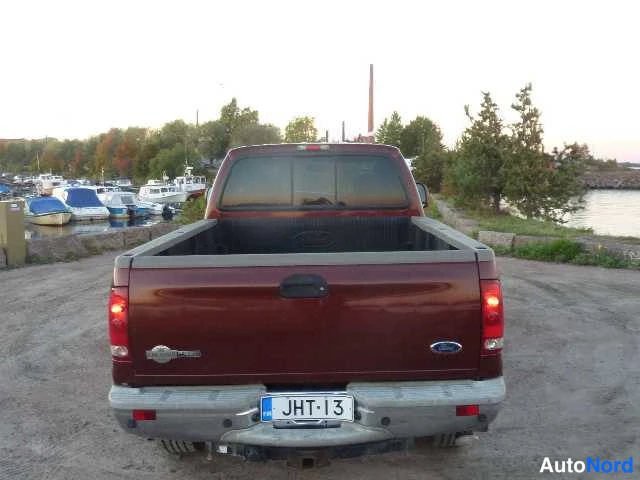 Punainen Ford F250 2004, takaa, kuva 17