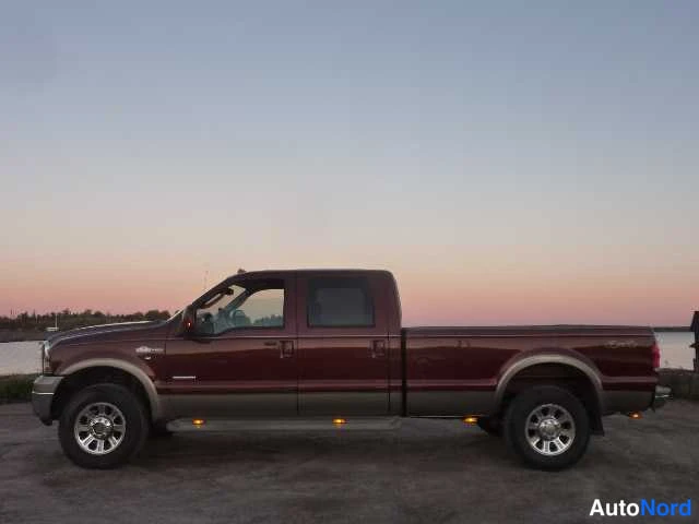 Punainen Ford F250 2004, etuviisto, keula vasemmalle, kuva 4