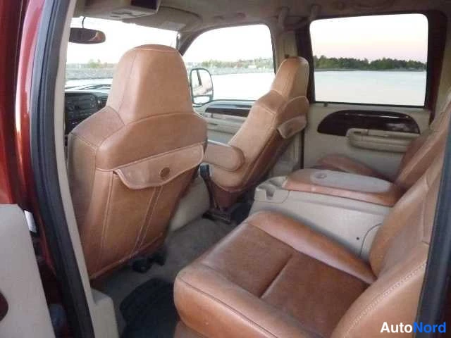 Punainen Ford F250 2004, takaistuimet, kuva 25